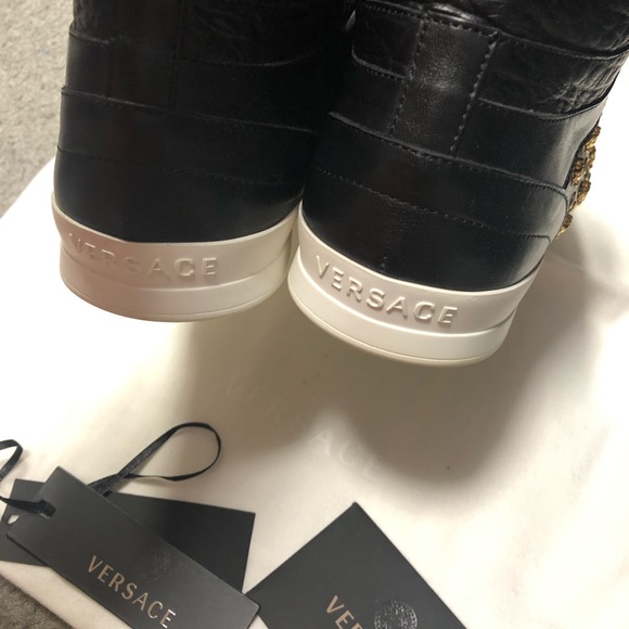 Men’s Versace sneakers- size 39 - Picture 2 of 6